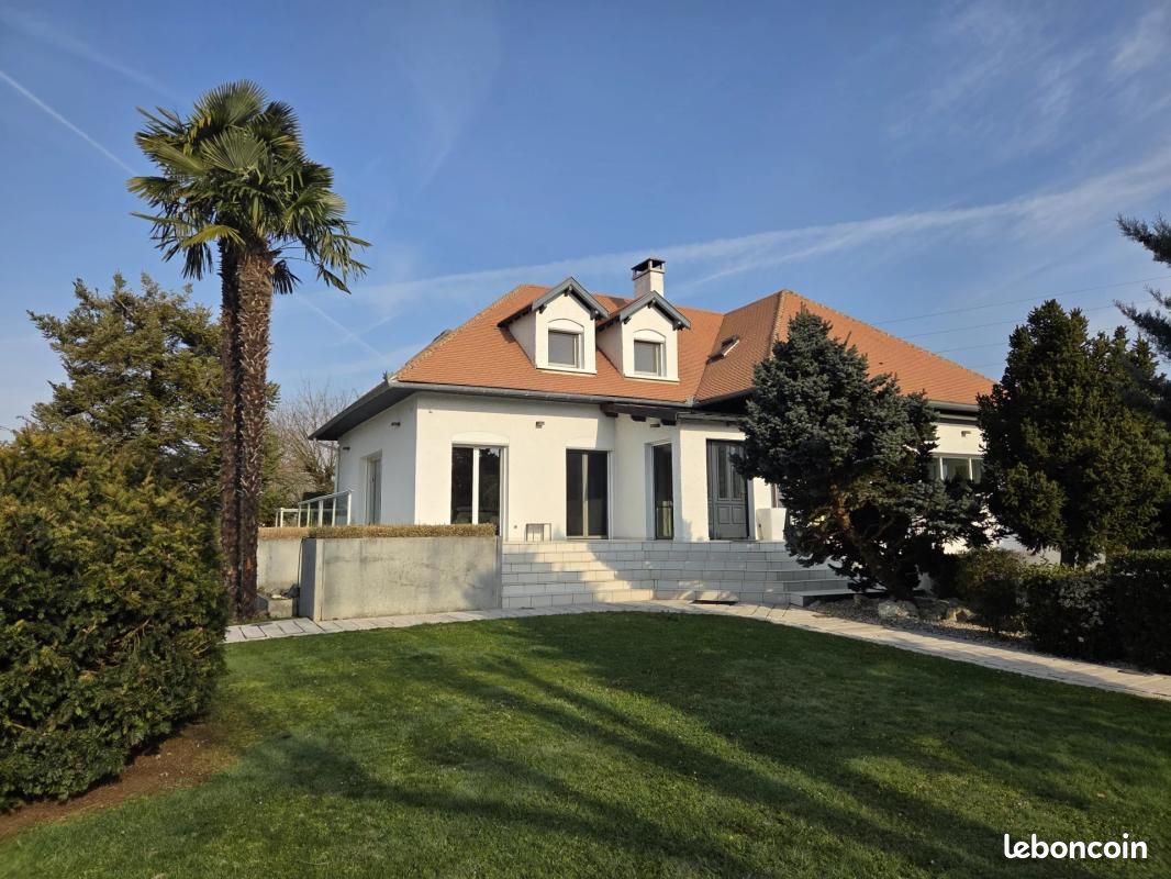 Maison 10 pièces 250 m² · à Monteils · 250 m² · 595 000 €