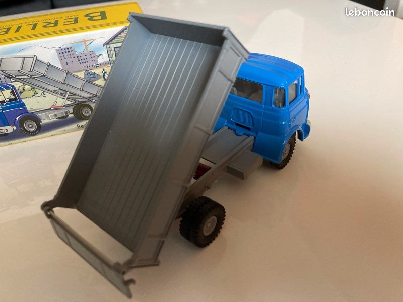 Camion Berliet GAK Plateau Avec Container – Bonux – 1/90 – Beige Et Vert – Occasion