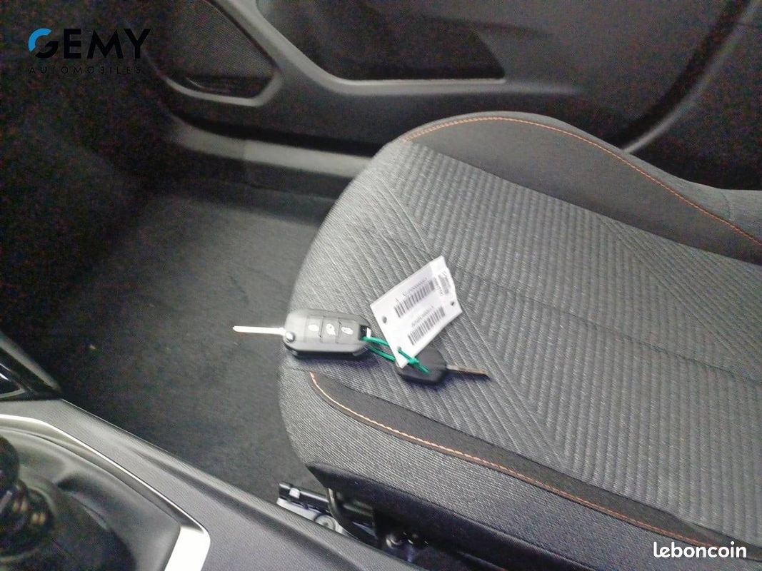 PEUGEOT 2008 100 S&S BVM6 Style (image 16)