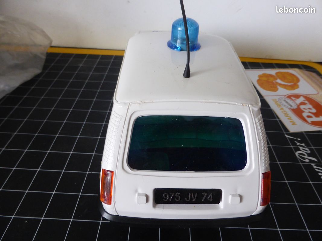 OBERTOYS 1001M RENAULT R5 950 BOMBEROS 18cm