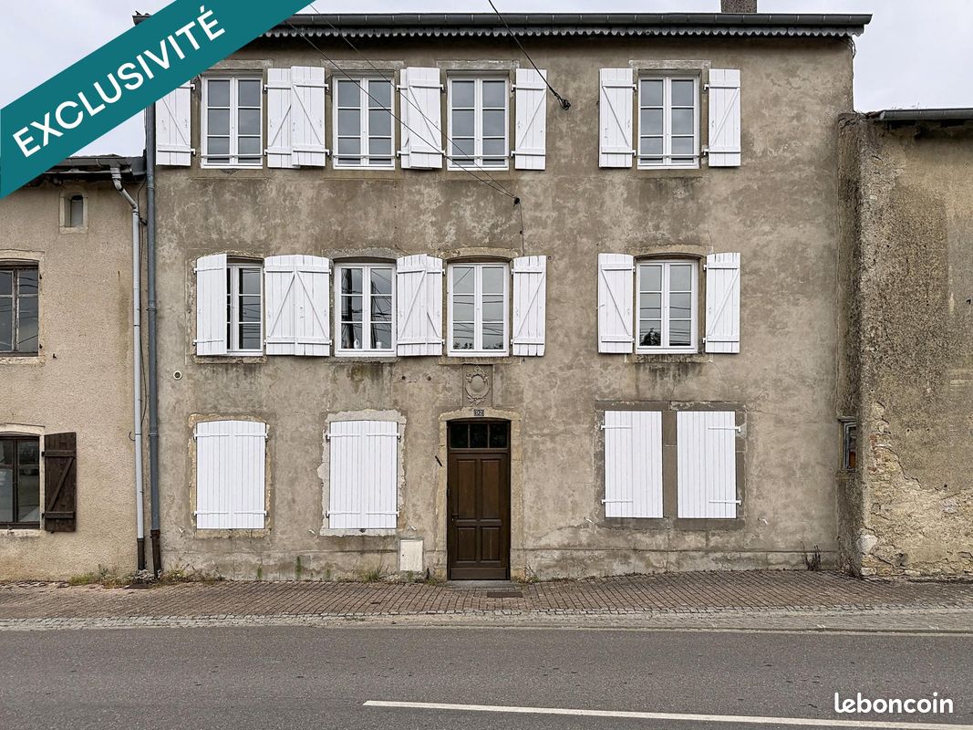 Maison 10 pièces 334 m² · à Courcelles-Chaussy · 334 m² · 240 000 €