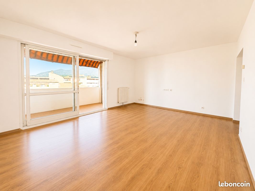 Appartement 5 pièces 93 m² · à Ajaccio · 93 m² · 1 250 €/mois