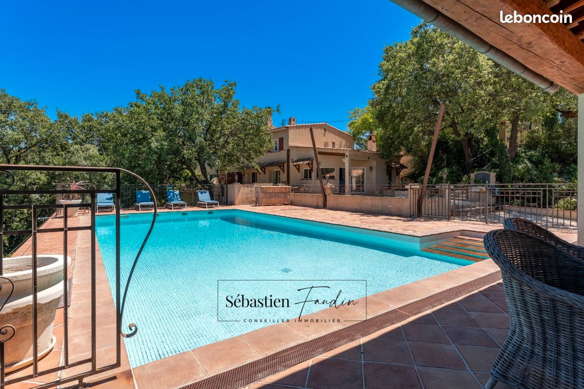 Maison 8 pièces 200 m² · à La Cadière-d'Azur · 200 m² · 850 000 €
