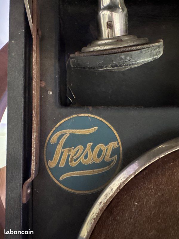 Gramophone avec collection de disques (image 2)