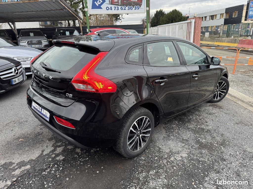 Volvo V40 D2 120 ch Momentum (image 2)
