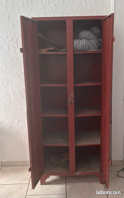 Armoire métallique rouge (image 4)