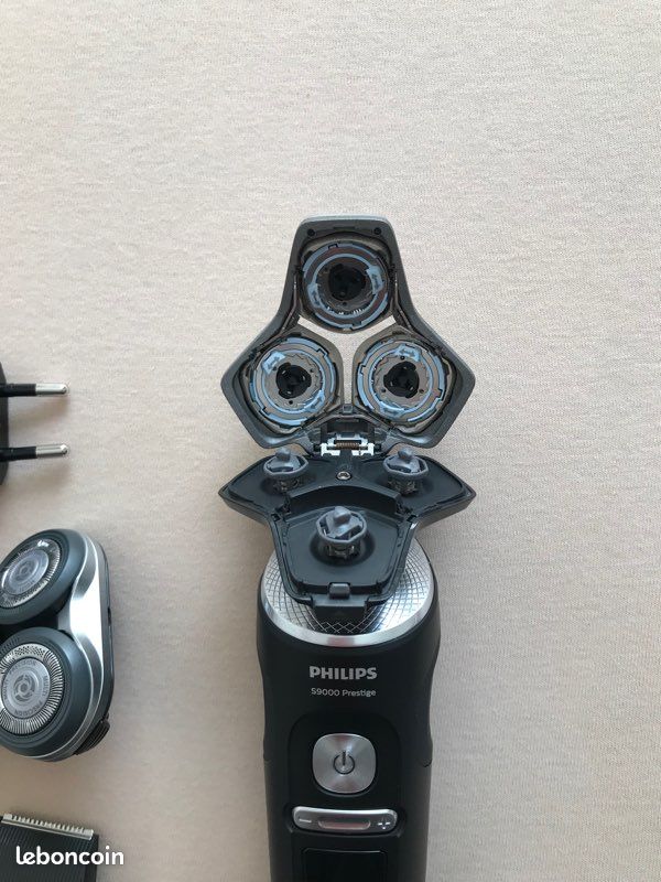 Rasoir PHILIPS S9000 Prestige + 1 tête de rechange en plus ,comme neuf (image 9)
