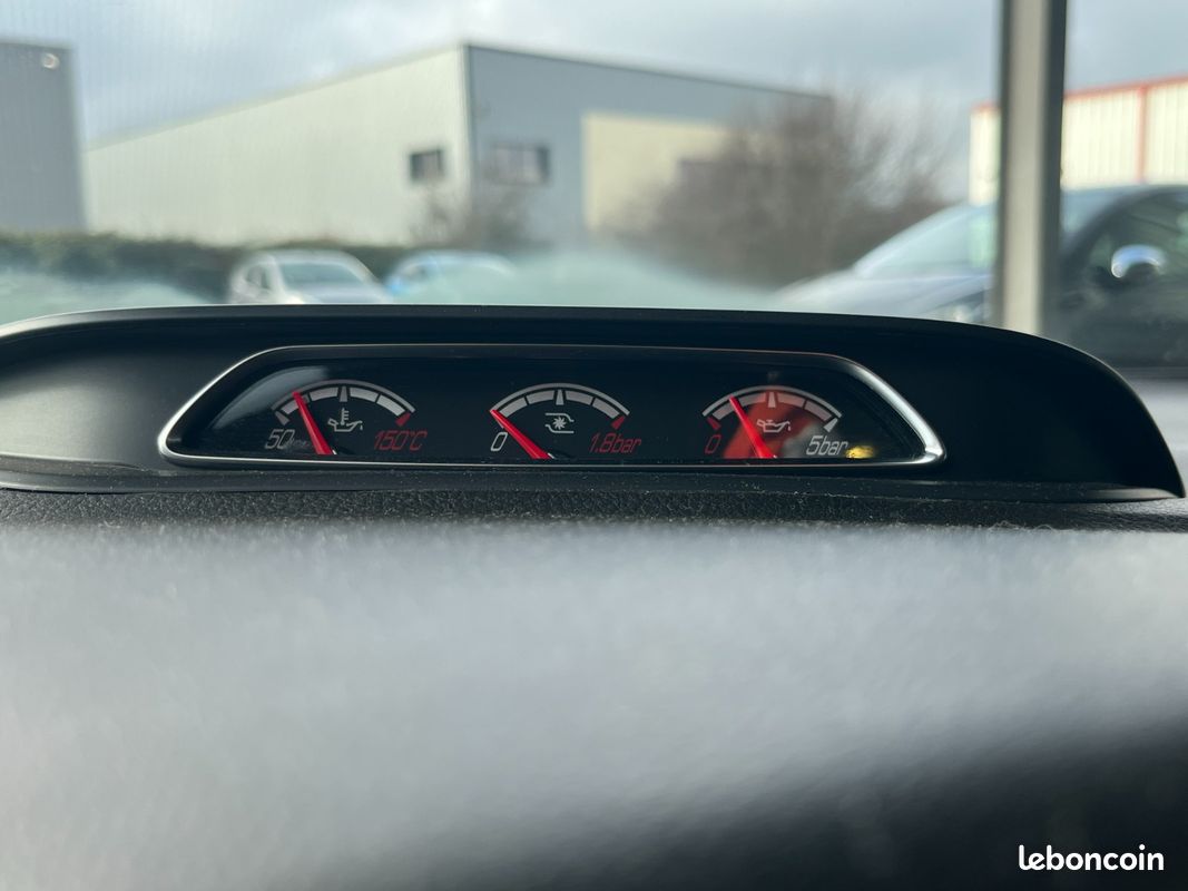 FORD FOCUS ST 2.0 SCTi 250 CV EcoBoost + SIÈGES CHAUFFANTS RECARO + BLUETOOTH + RADAR DE RECUL (image 27)