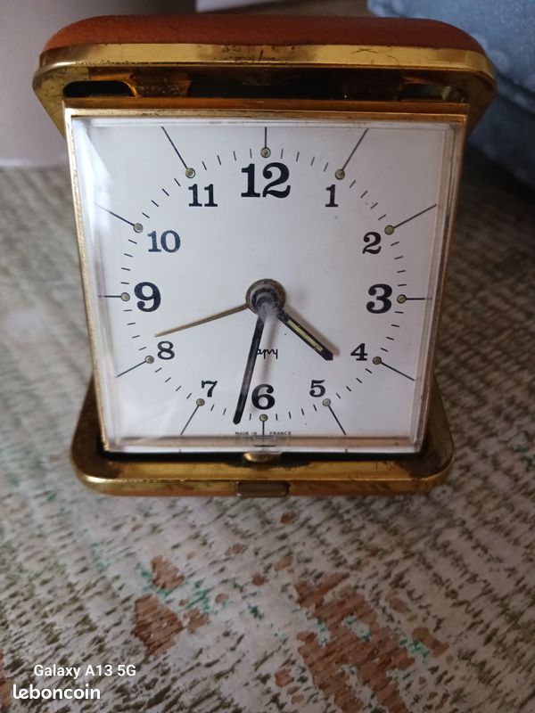Réveil De Voyage Pliable Equity Vintage Années 70 - Mécanique Remontage Manuel - Beige/marron
