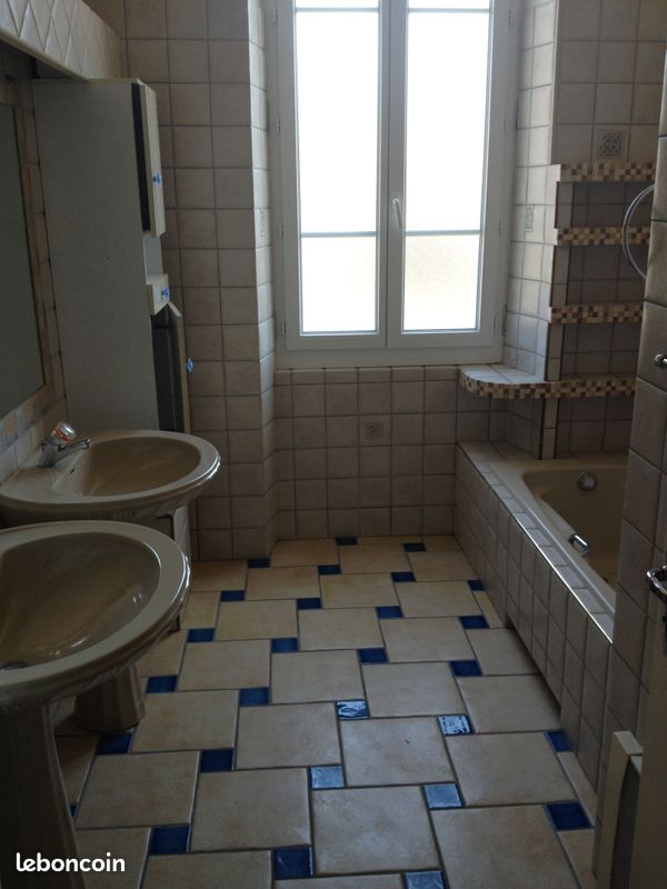Appartement 3 pièces 95 m² · à Oyonnax · 95 m² · 650 €