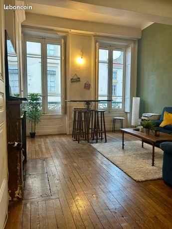 Appartement à louer - Hypercentre Lyon 1 - 2 pièces - Metro A — 1