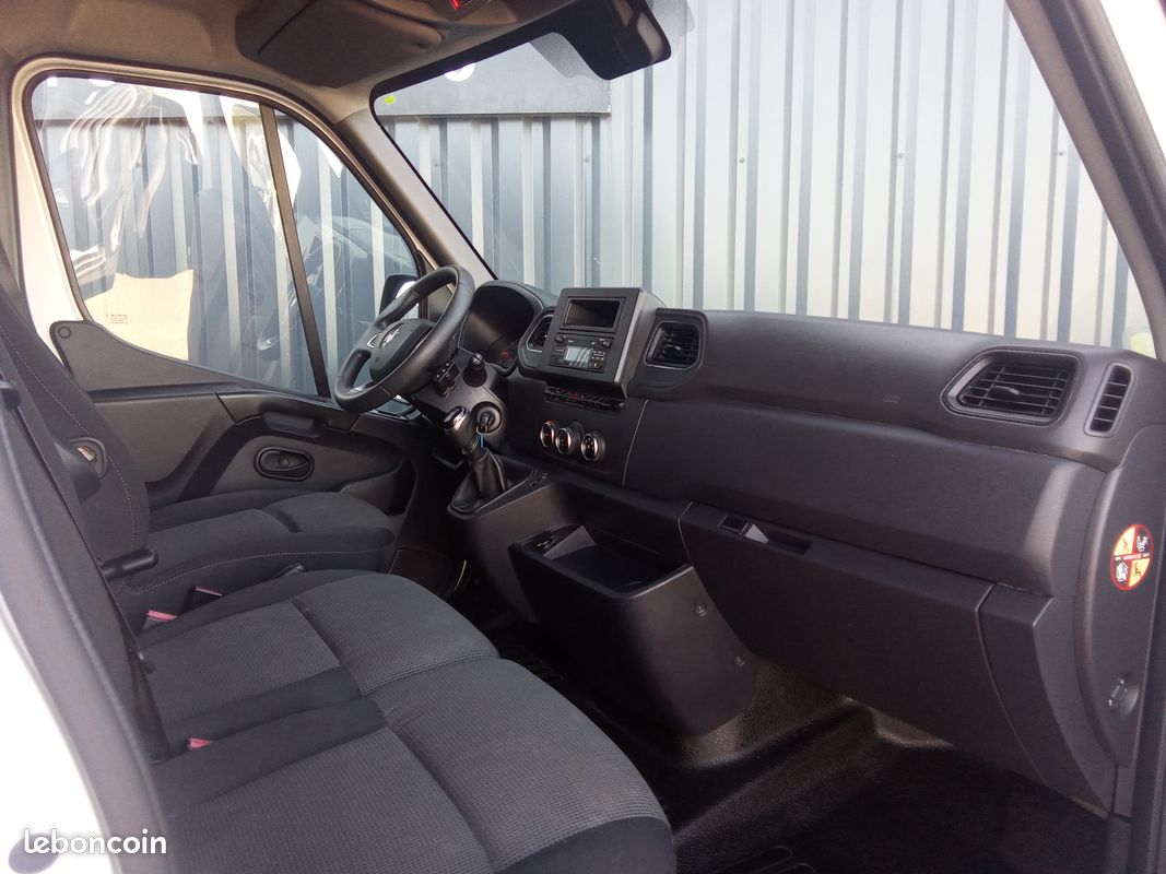 RENAULT Master III L2H2 3300 2.3 DCI 135 Confort (image 3)