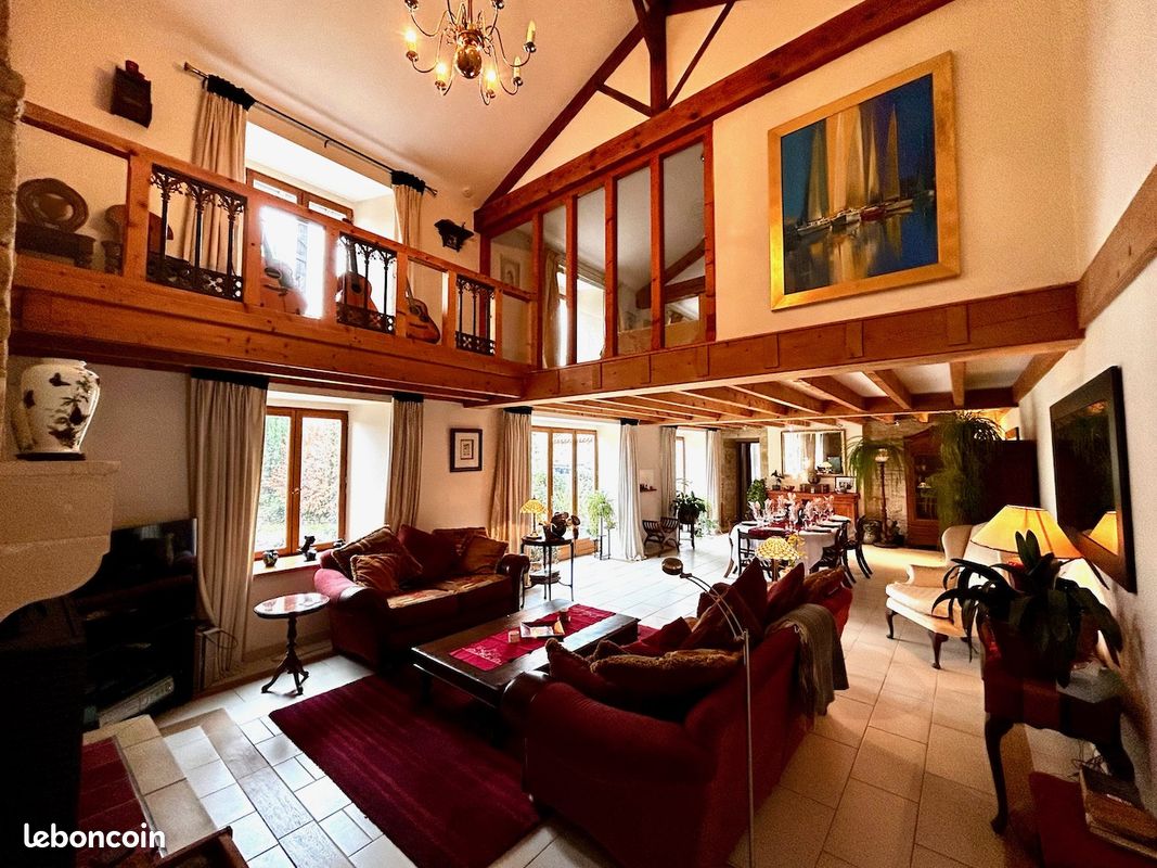 Maison 8 pièces 236 m² · à Vanzay · 236 m² · 250 000 €