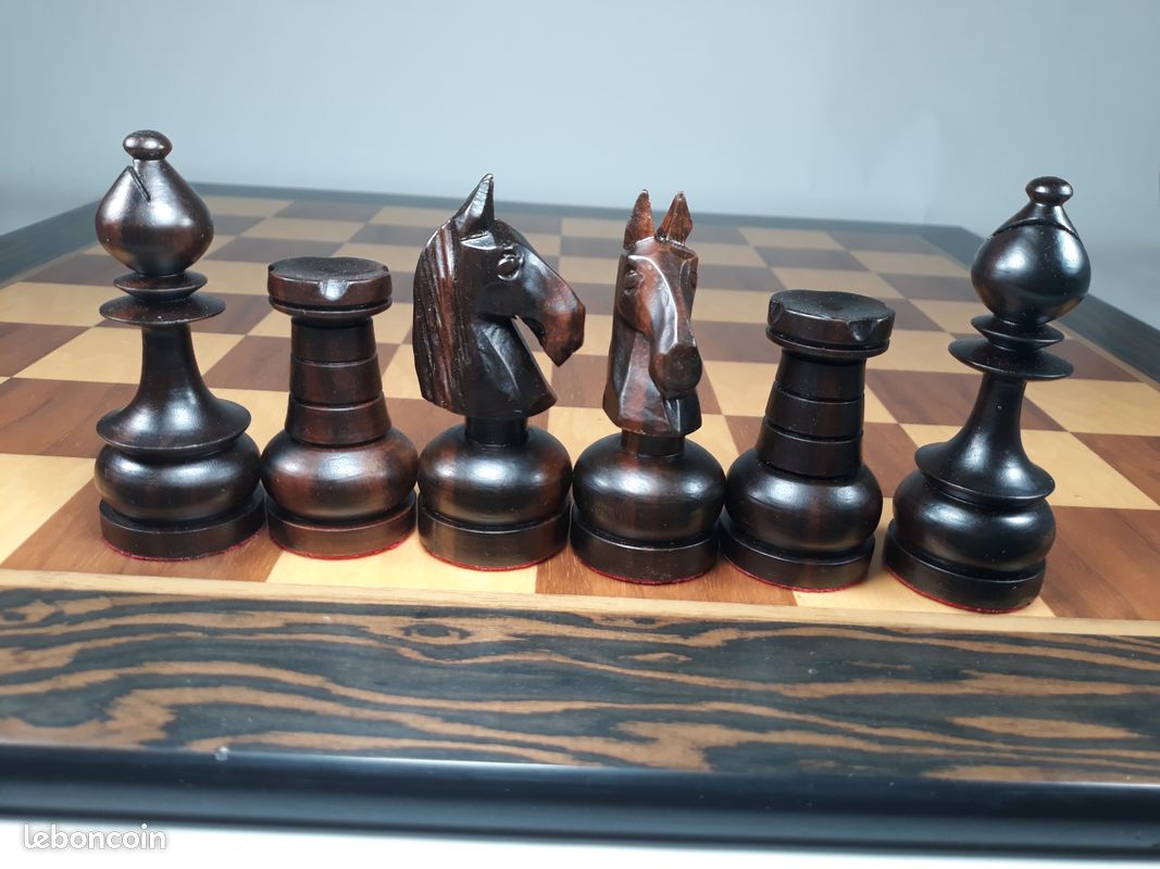 Grandes Pièces Echecs en Bois Sculpté d'Ebène 10 cm