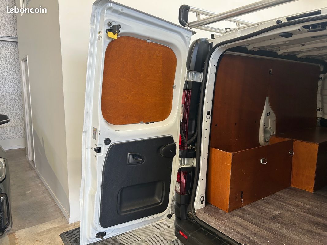 Renault trafic fourgon gn l1h1 1000 kg dci 120 e6 grand confort (image 18)