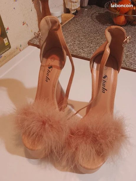 Sandales à Talons Hauts SHEIN - Couleur Noire, Brides, Taille US 7 - Neuf Dans Son Emballage
