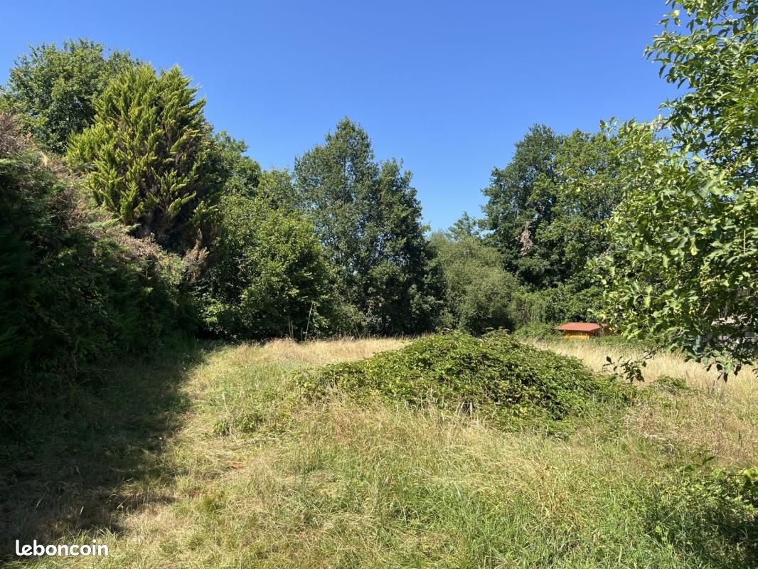 Terrain 1 902 m² Saint Vivien De Medoc · à Saint-Vivien-de-Médoc · 69 000 €