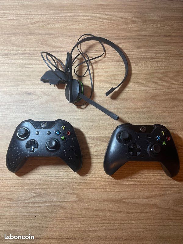 Xbox One + 2 Manettes + 3 jeux + casque (image 2)