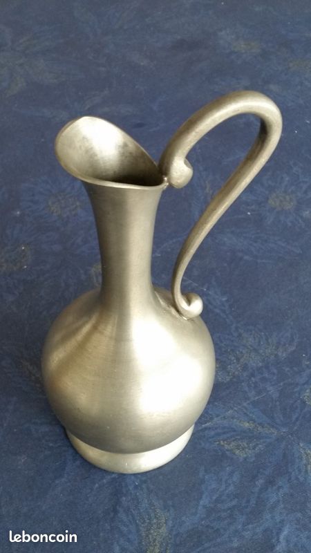 Joli vase étain élégant, idéal décoration ou soliflore, hauteur 18 cm (image 1)