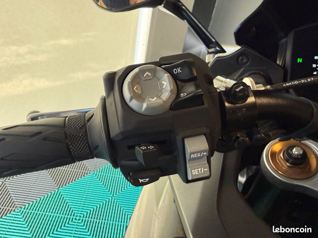 Suzuki GSX-S 1000 GT - 1ère main / GPS Tomtom / Bagagerie / Bulle haute Ermax (image 13)
