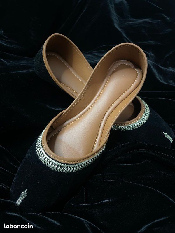 Shoes (image 3)