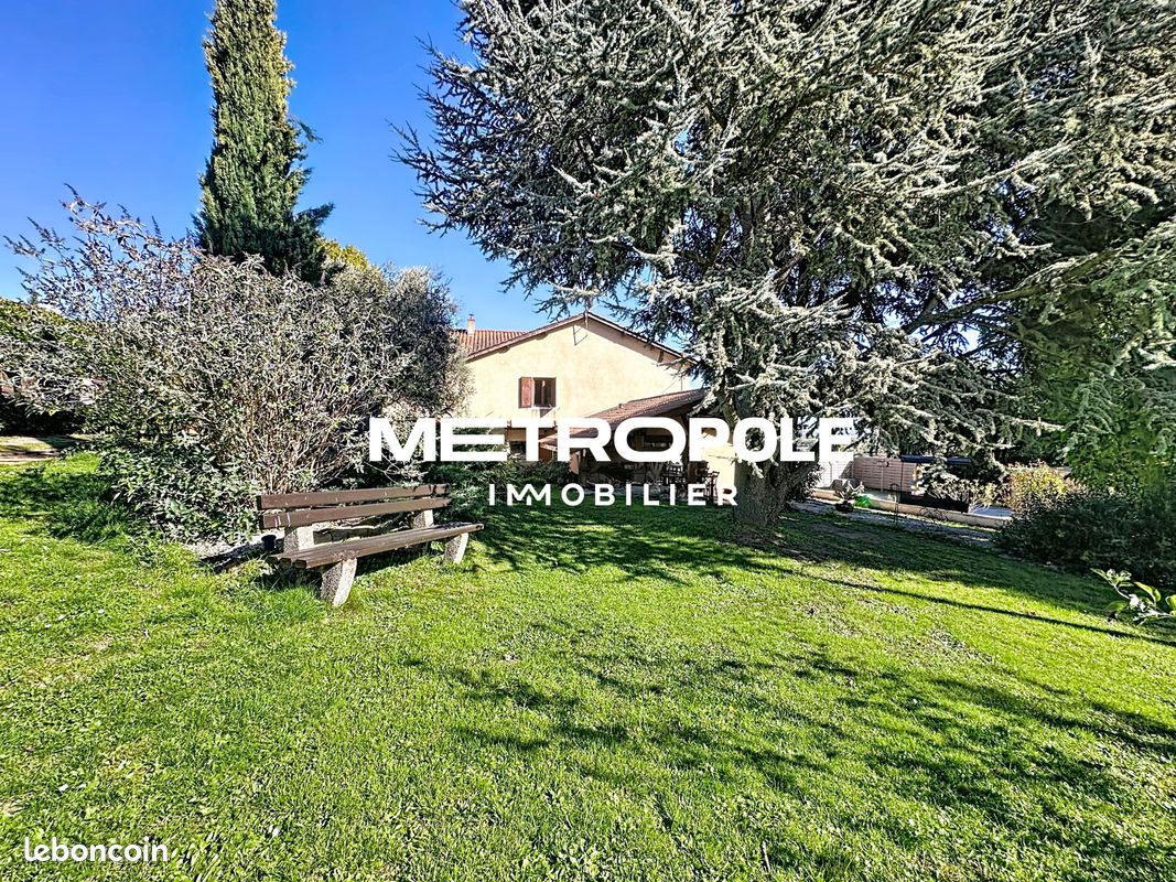 Maison 5 pièces 196 m² · à Savigny · 196 m² · 585 000 €