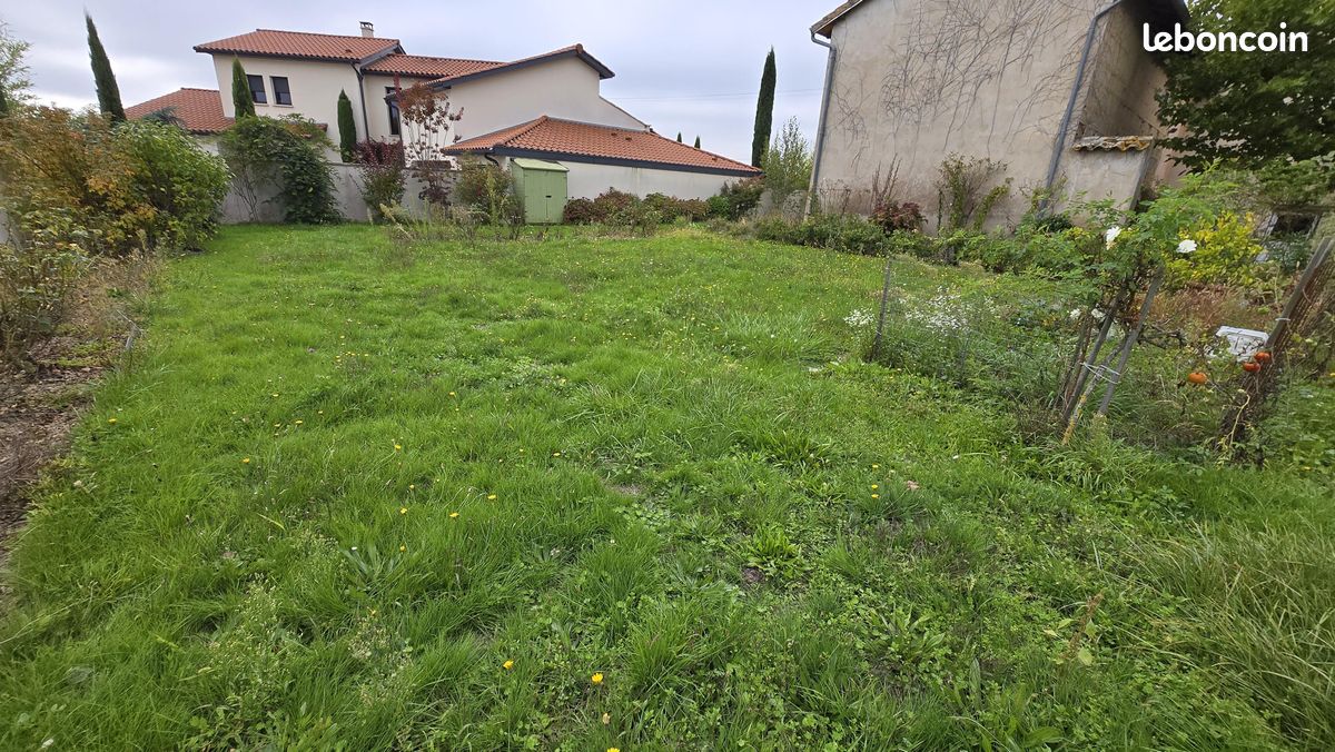 Terrain 657 m² · à Saint-Georges-de-Reneins · 657 m² · 140 000 €