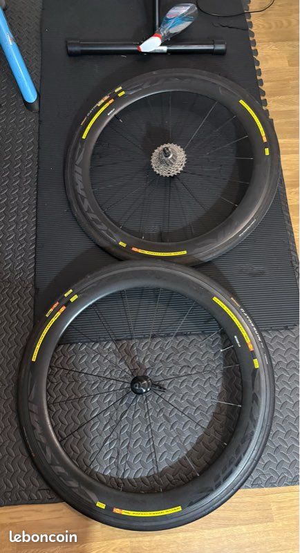 Paire roues carbone Mavic Cosmic SLR – profil haut – pneus Continental – 750 (image 1)