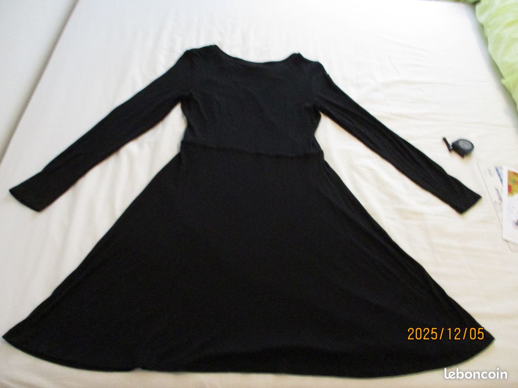 Robe noire fluide forme cache coeur H&M (image 12)