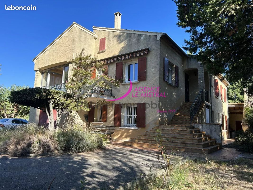 Maison 13 pièces 300 m² · à Monteux · 300 m² · 525 000 €