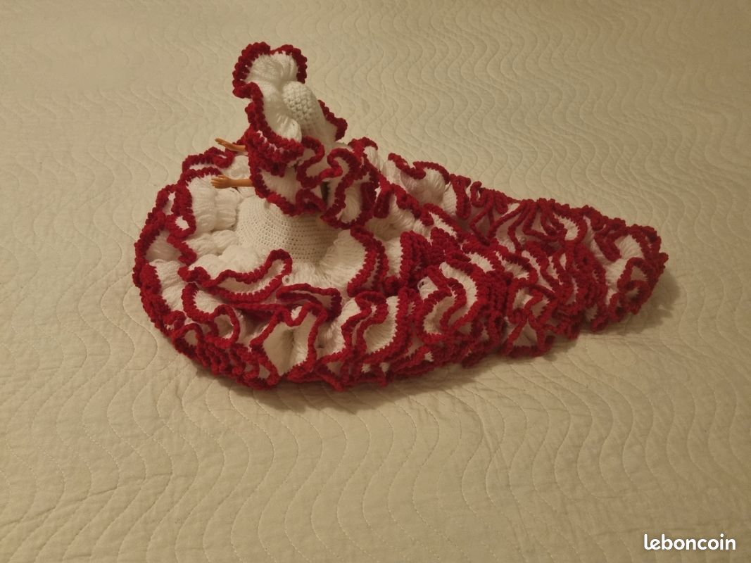 Poupée élégante avec robe tricotée à la main (image 2)