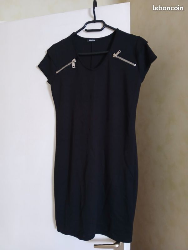 Lot 3 robes 38 (image 2)