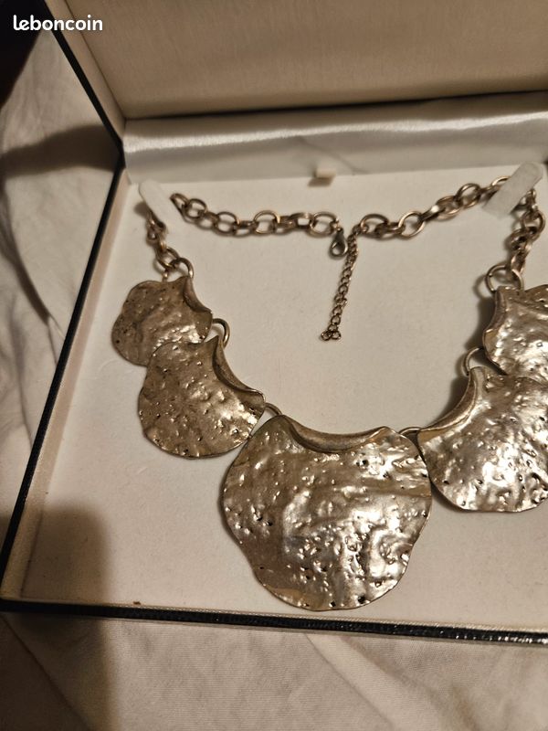 Collier fantaisie (image 1)