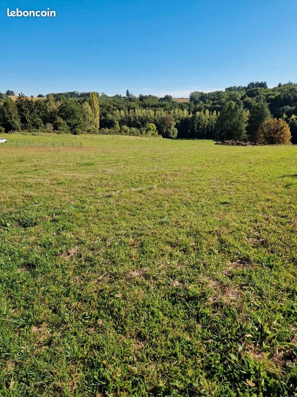 Terrain constructible 4391 m² · à Saint-Yrieix-la-Perche · 27 000 €