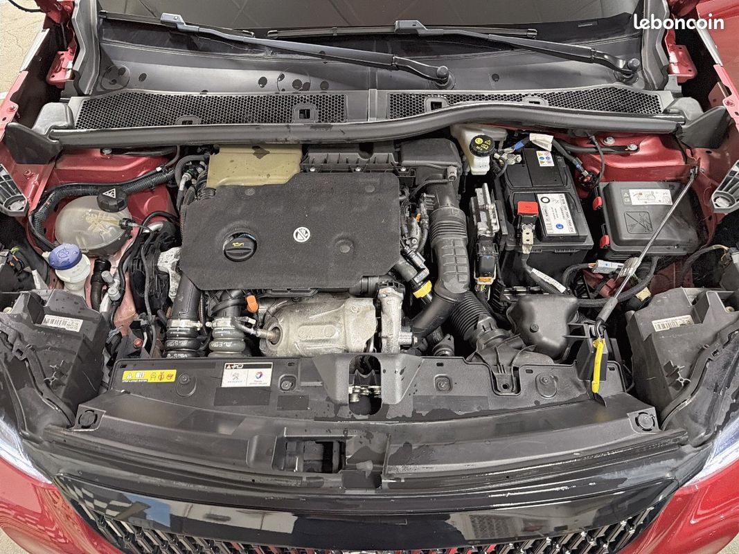 PEUGEOT 2008 BlueHDi 130 S&S EAT8 GT Pack (image 23)