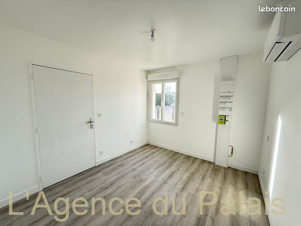 https://img.leboncoin.fr/api/v1/lbcpb1/images/5d/a8/ac/5da8acfb28c47d755a6fcda5cdea35aa5bdd4663.jpg?rule=ad-image