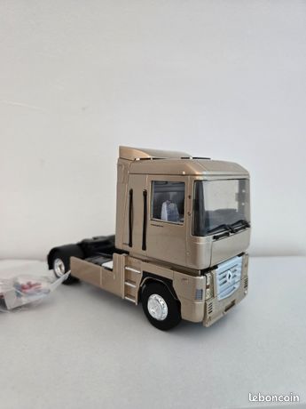 CAMION PORTEUR SAVIEM 3M TARTAN ELIGOR 1:43 de reference 113043
