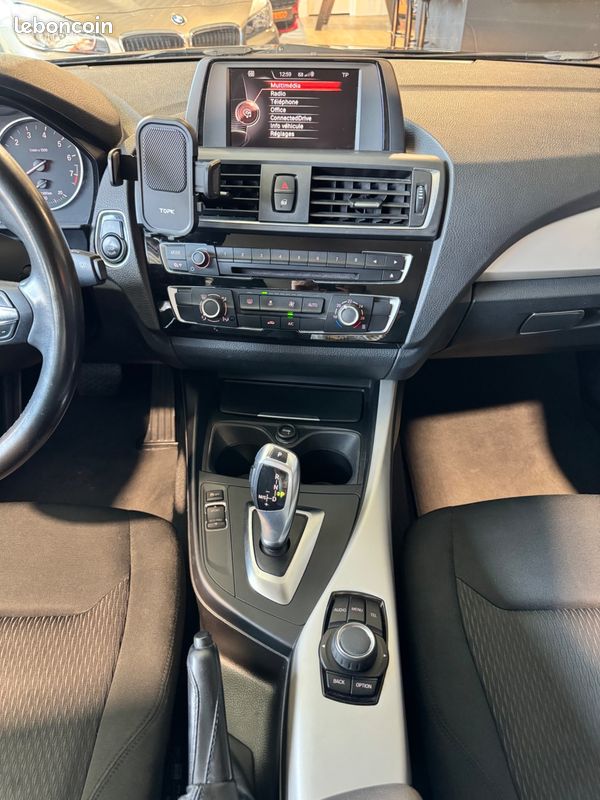 BMW SERIE 1 120I DKG 177 CH PHASE II - URBAN CHIC - VOLANT SPORT - JA 18 - FEUX TEINTÉS - ECHAPPEMENT SPORt (image 10)