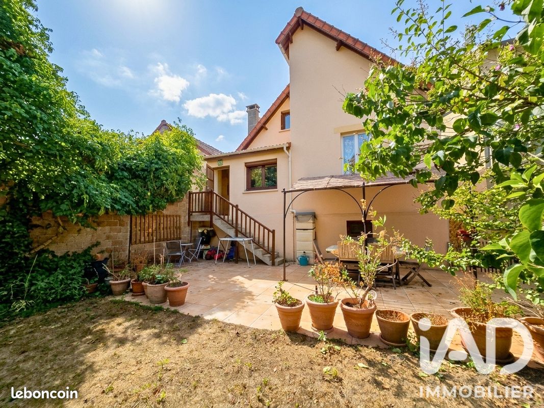 Maison 5 pièces 94 m² · à Sainte-Geneviève-des-Bois · 94 m² · 290 000 €