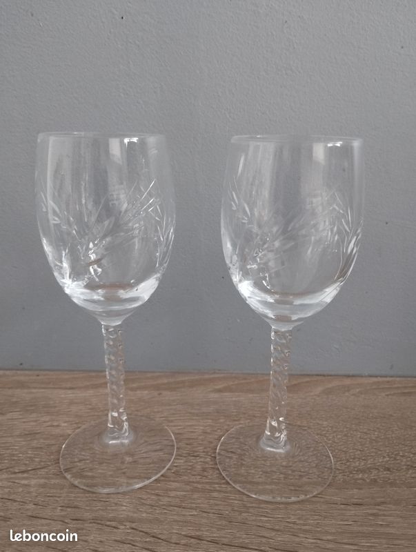 Lot de deux verres à porto cristal d arques épi fleuri pieds torsadés (image 1)