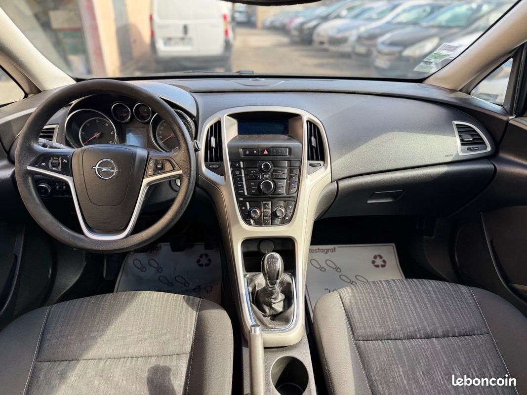 Opel Astra 1.7 CDTI 110CH Enjoy (image 9)
