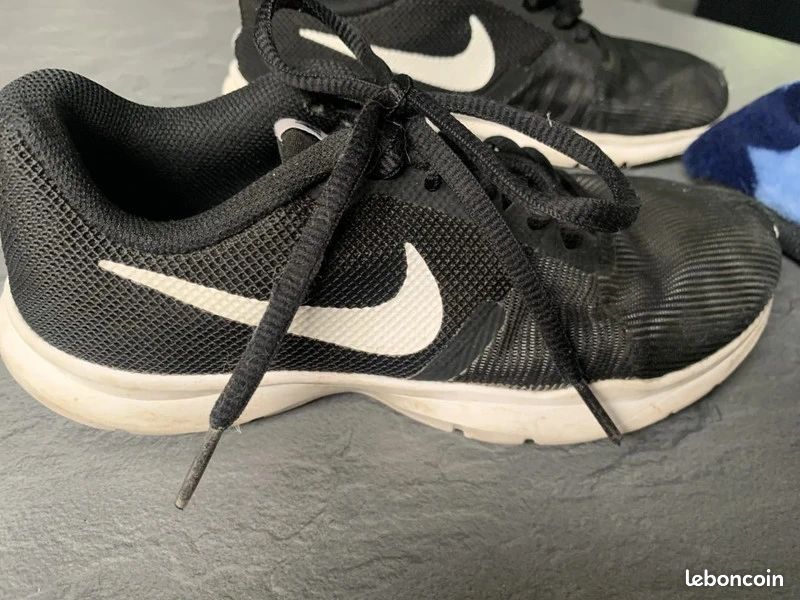 Chaussures baskets nike garçon p 35.5 et chaussons neufs (image 2)