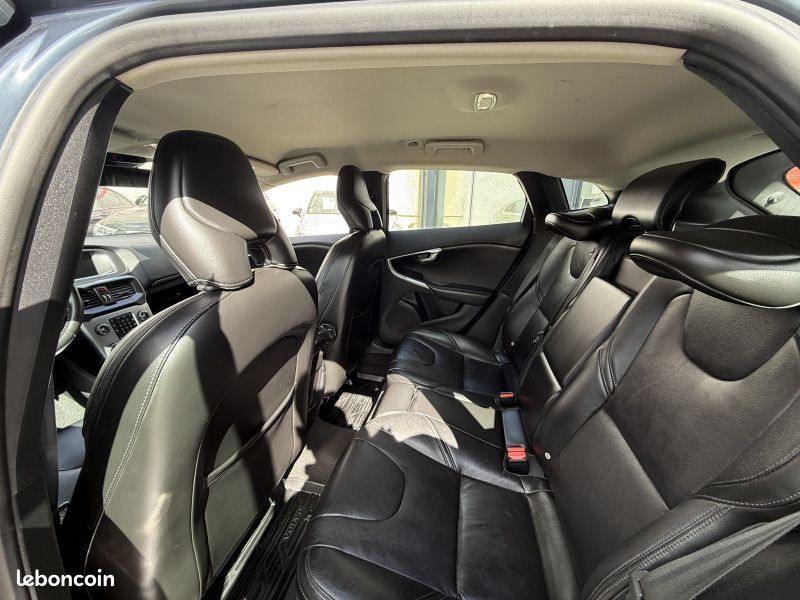 Volvo V40 T3 152CH INSCRIPTION GEARTRONIC (image 13)