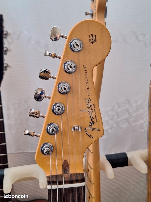 Fender American Professional Classic Strat RW uniquement face à face région courbevoie la défense Hauts-de-Seine 92 paiement en espèces ou virement bancaire pas d'échange possible prix fixe (image 4)