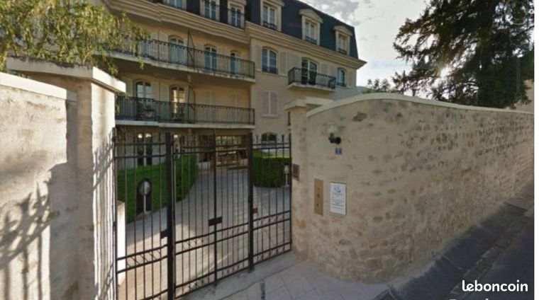 Box fermé et sécurisé avec gardien 7j7