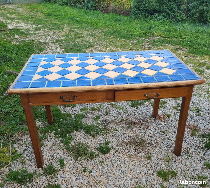 Table carrelée (image 2)
