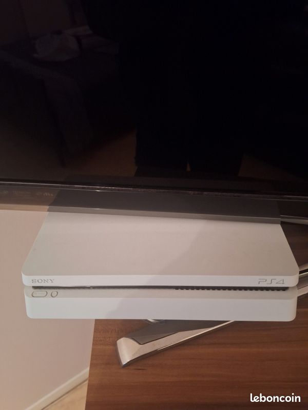 Vend ps4 silm blanc (image 1)