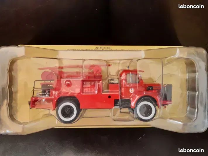 Camion De Pompier Berliet Miniature – Auto-horloge – 20x30 Cm – Neuf