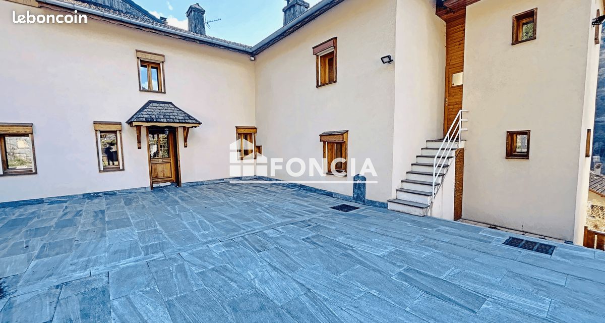 Maison 6 pièces 195 m² · à Salins-Fontaine · 195 m² · 510 000 €