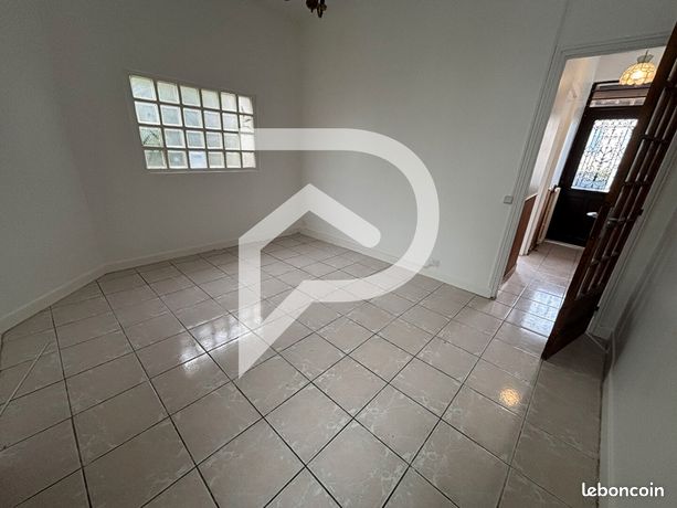 https://img.leboncoin.fr/api/v1/lbcpb1/images/5d/ba/8c/5dba8cbf2256ba89b1ce755197726c9223ae3fa5.jpg?rule=ad-image